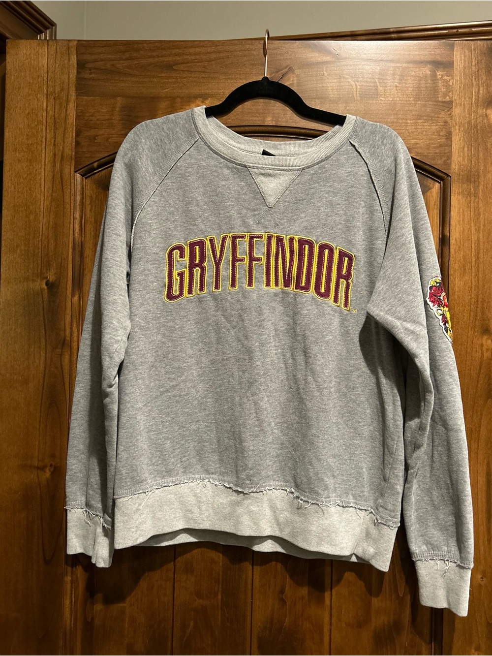 Gryffindor Women's Gray Pullover Sweatshirt
